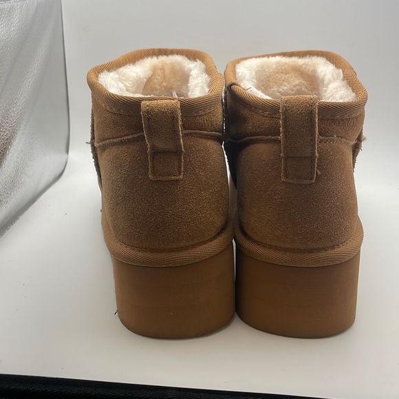 CUSHIONAIRE Women's COZY Genuine Suede pull on platform boot +Memory Foam SIZE 9 - Picture 4 of 7